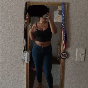 Meet your Posher, Makia